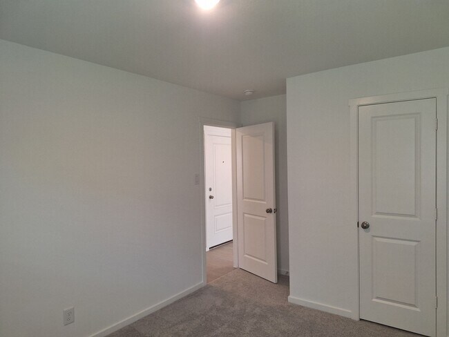 Building Photo - 15009 Bushwacker Wy