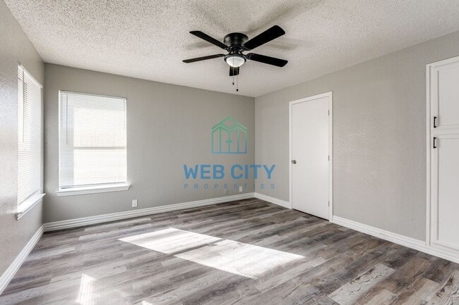 Building Photo - 232 Alexandria St