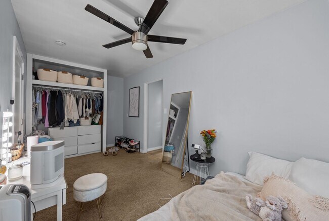 Building Photo - Large backyard - no back house!