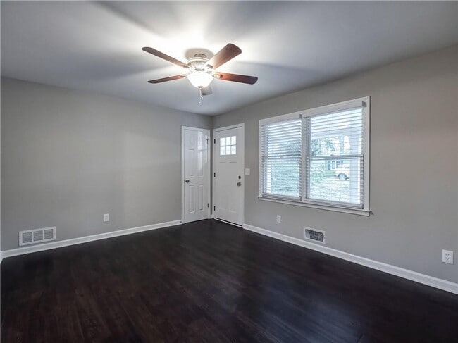 Building Photo - 4745 Hillside Dr