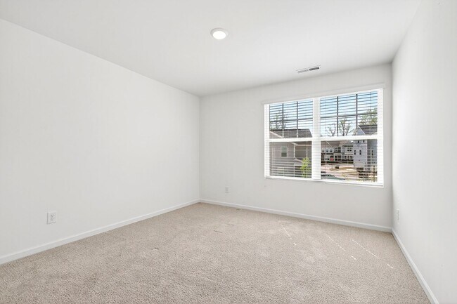 Building Photo - Charming 3BR End-Unit Townhome in Wake Forest!