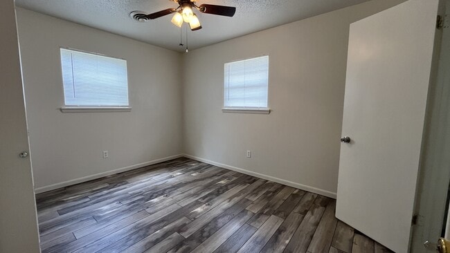 Building Photo - 2221 Candy Ln