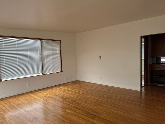 Building Photo - LSMCW421