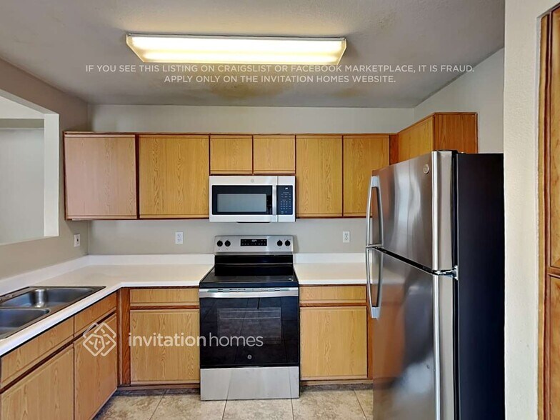 Building Photo - 11542 W Flores Dr