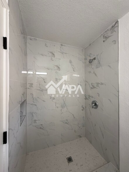 Building Photo - 4907 Stoneleigh Dr