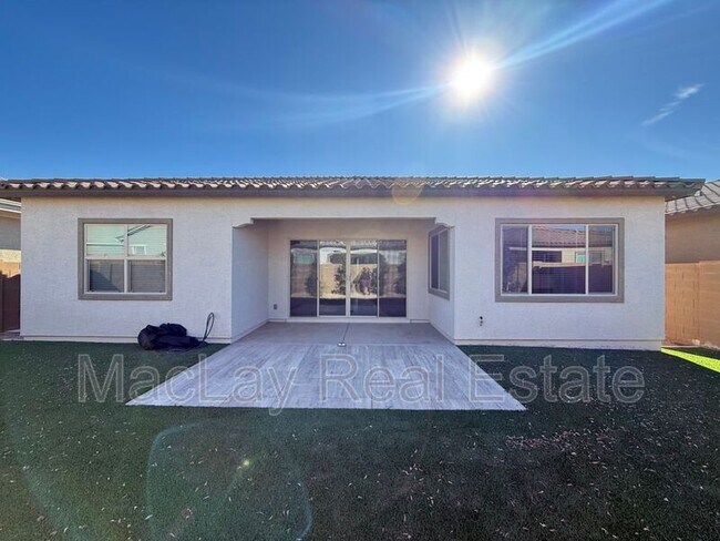 Building Photo - 2996 E Birdsong Ave