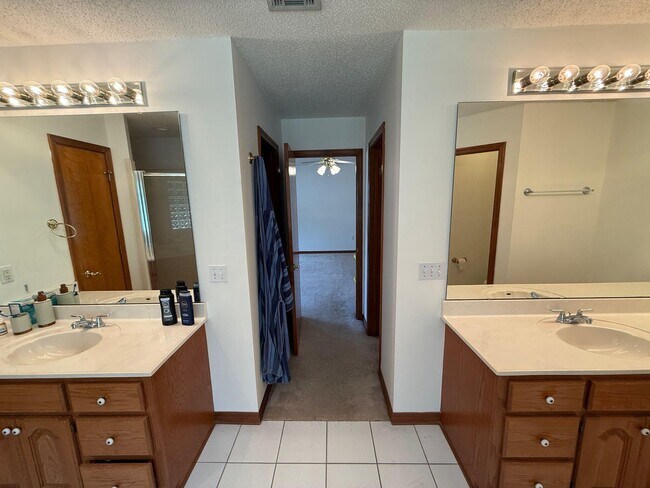 Building Photo - 4444 Southminster Cir