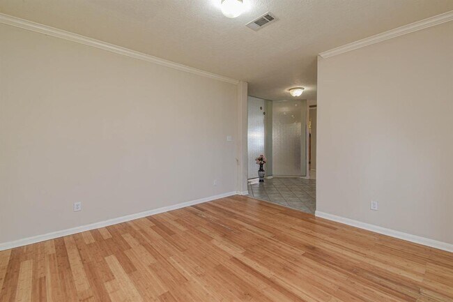 Building Photo - 15119 Leila Bend Dr