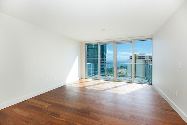 Building Photo - Luxurious Convenience in the Heart of Honolulu - Waihonua 2904