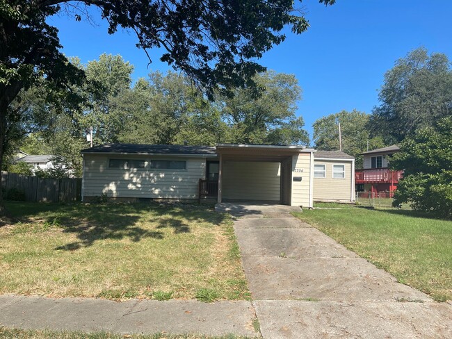 Primary Photo - 3 Bed/1 Bath Home in South KC!