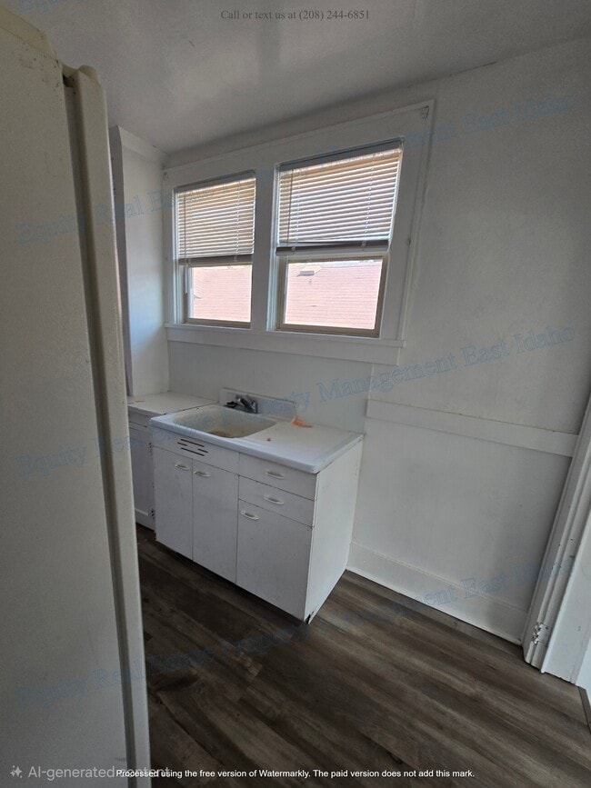 Building Photo - 921 W Clark St