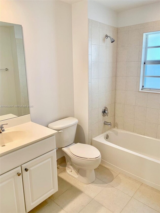 Building Photo - 218 SW 6th Pl