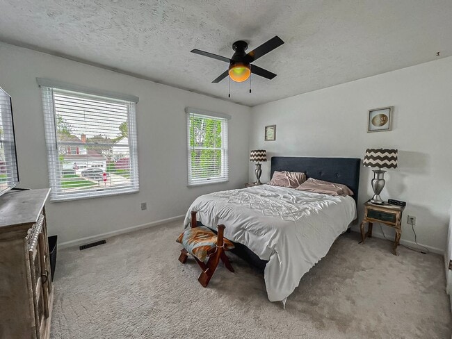 Building Photo - Beautiful and Spacious 4 Bedroom 2.5 Bathr...