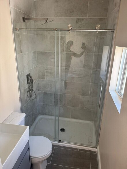 shower 2 - 10821 Otsego St