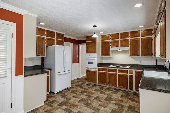Building Photo - 1110 Maple Cir