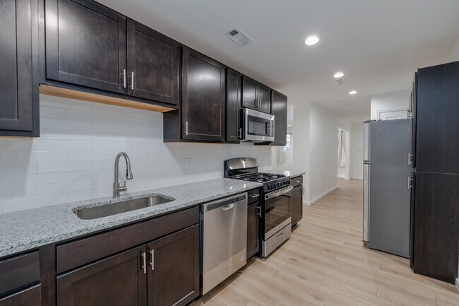 Building Photo - 5120 Queensberry Ave