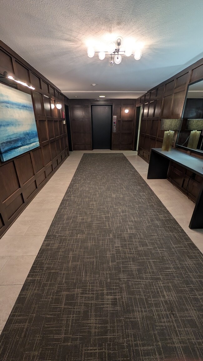 Building Photo - 1912 Dupont Ave S