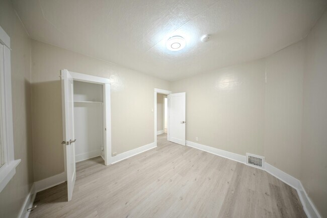 Building Photo - 520 E 300 S