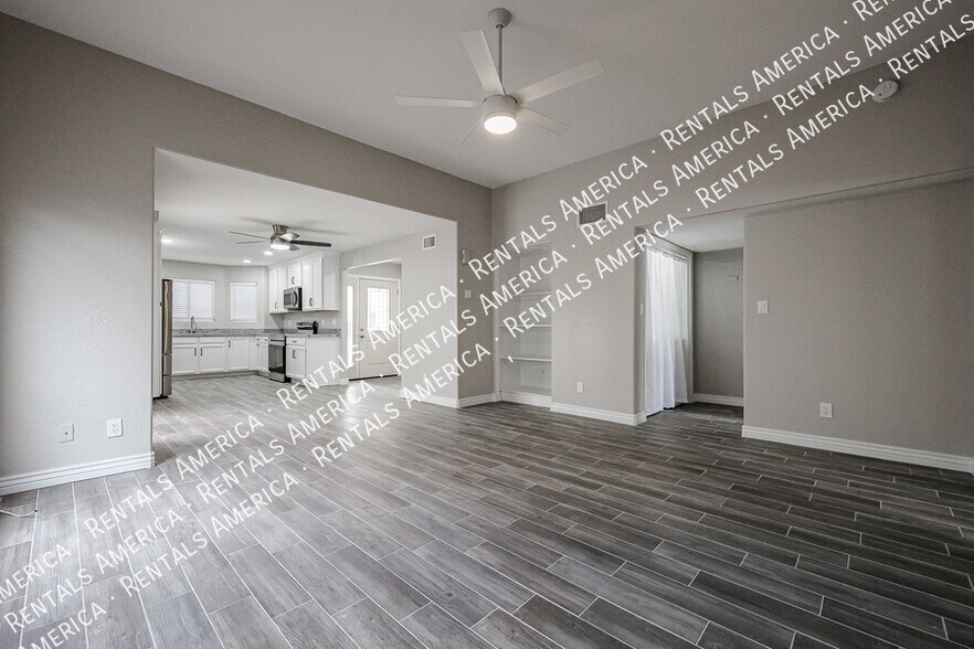 Building Photo - 16927 E Sabinas Dr