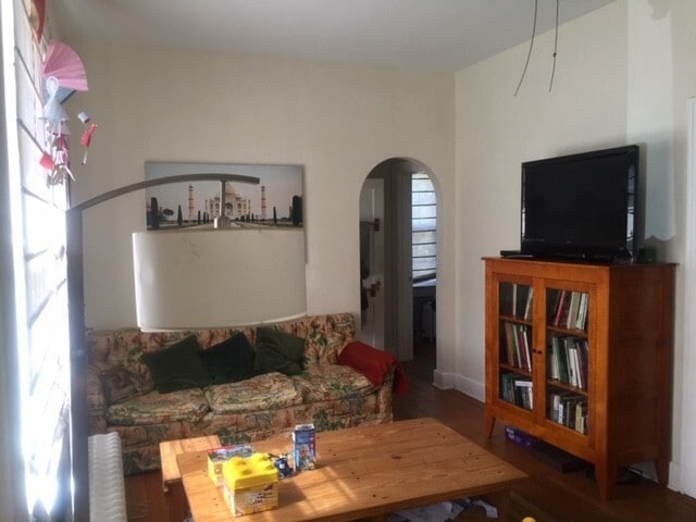 Building Photo - Charming bungalow in the heart of Colonial Williamsburg!