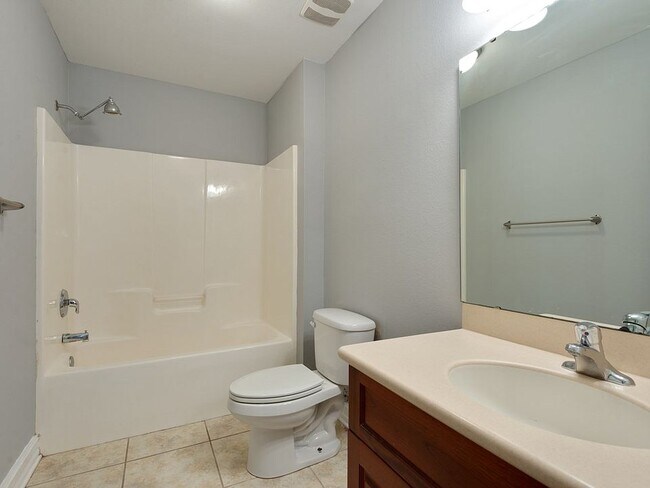 Building Photo - 1505 Crescent Hills Dr