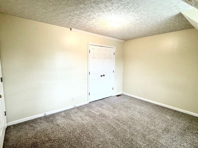 Building Photo - 726 Shetland Dr