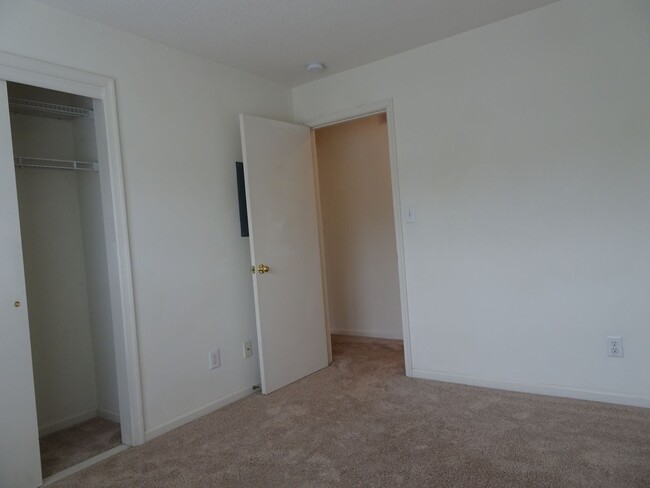 Building Photo - 2 Bedrooms 2 Baths Condo in Bristol Common...