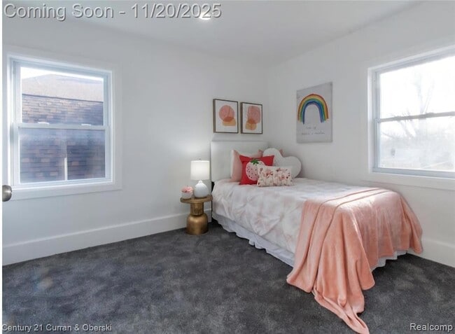 Building Photo - 279 Manistique St