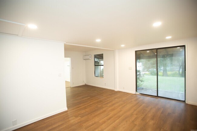 Building Photo - 13118 Old River Dr