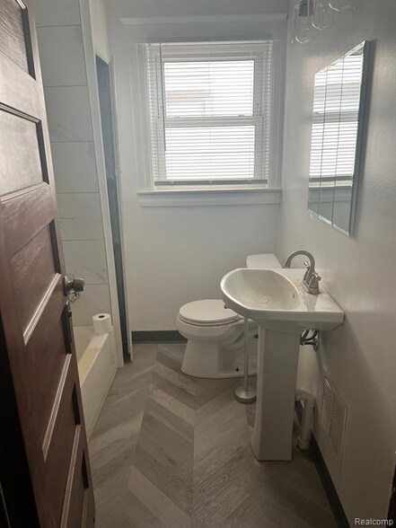 Building Photo - 2925 Helen St