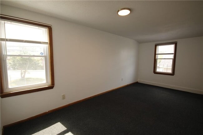Building Photo - 177 Boyden St