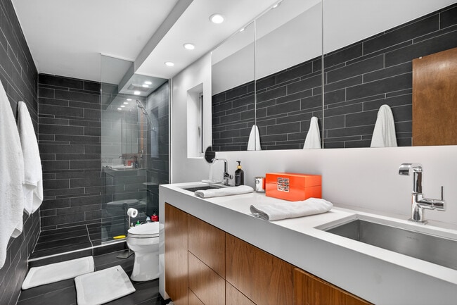 Building Photo - 219 Colton St