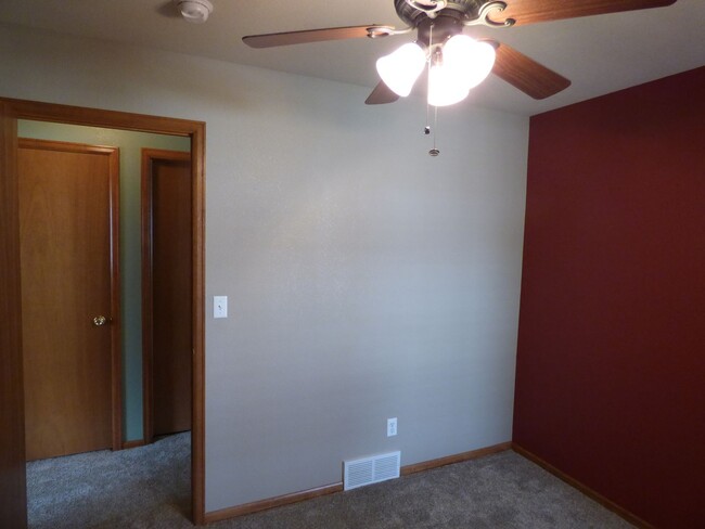 Building Photo - 3 Bedroom home in Loveland