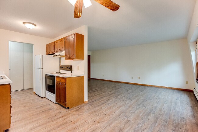 Building Photo - Cambridge Court Apartments