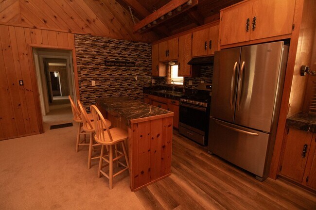 Building Photo - Spacious Three Bedroom