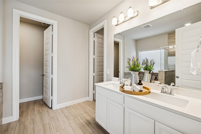 Building Photo - 17706 Rosemary Ln