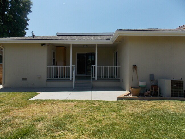 Building Photo - 4714 Muscatel Ave