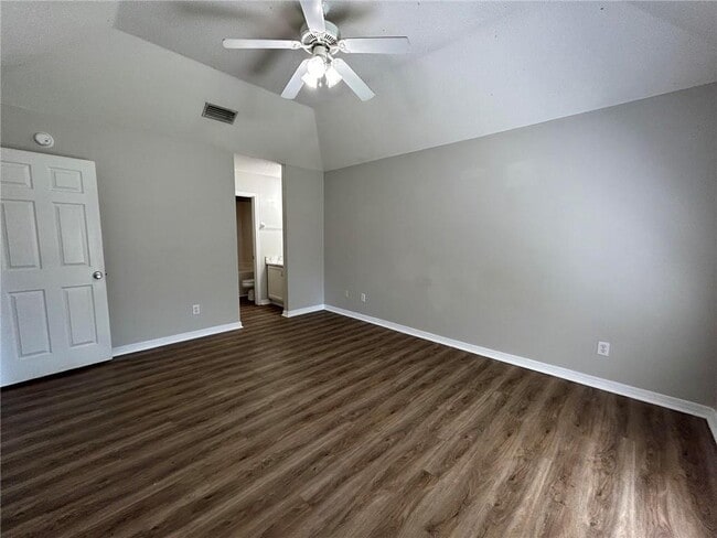 Building Photo - 6626 Woodside Ct E