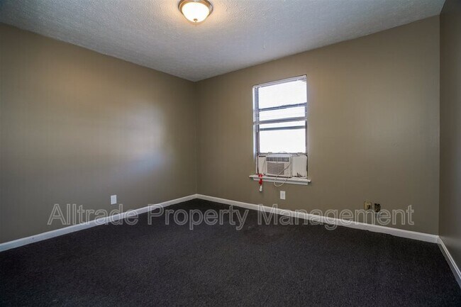 Building Photo - 1315 Huntington Ln