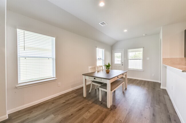 Building Photo - 5522 Briana Dee Dr