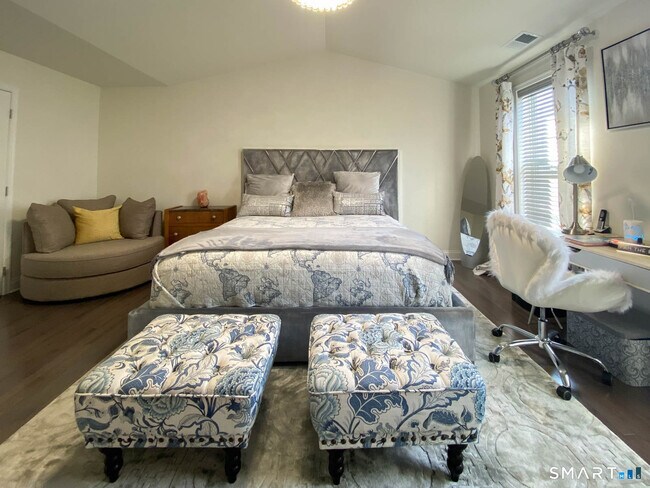 Building Photo - 62 Moorland Dr