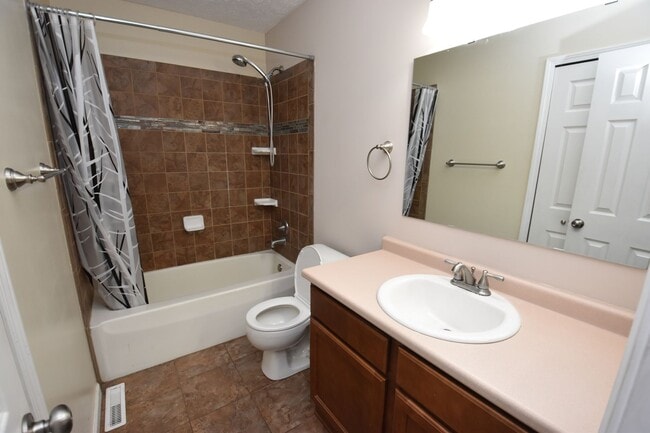 Building Photo - 4 bedroom 2 bath South Bend IN home for rent