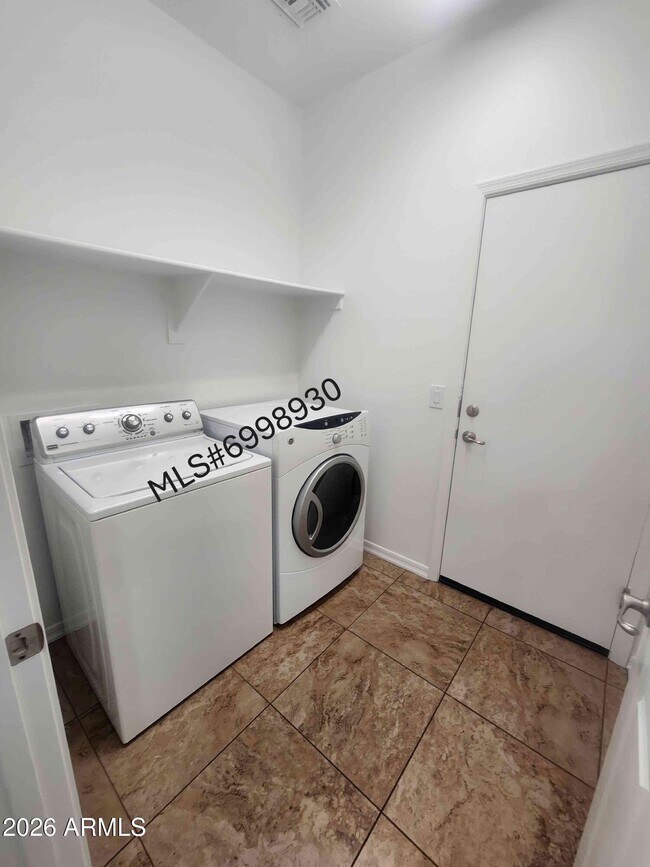 Building Photo - 7239 N 89th Dr