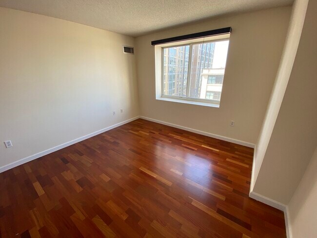 Building Photo - 8 Museum Way