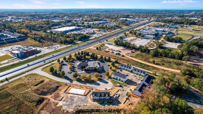 Building Photo - Just Reduced! Perfect Simpsonville townhom...