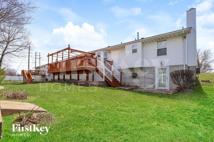 Building Photo - 819 Lakeside Manor Dr