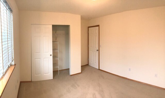 Building Photo - Mill Creek Beauty-Newly Updated and Rent Ready!