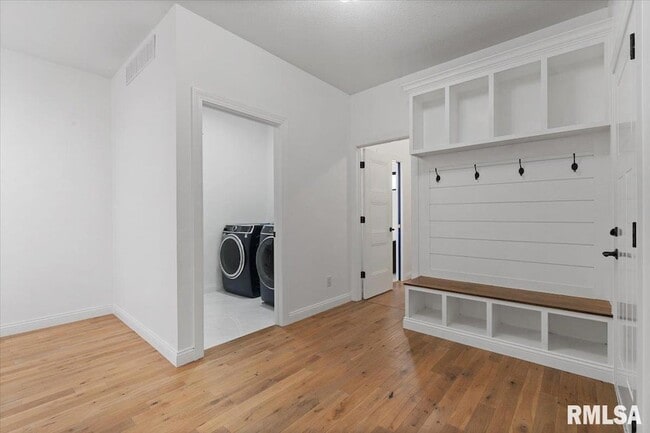 Building Photo - 6817 Timber Ct