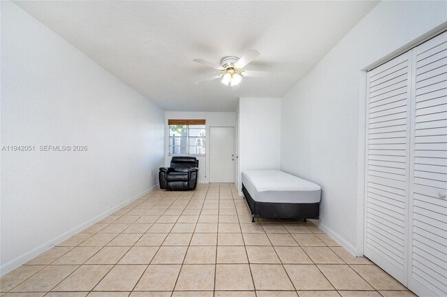 Building Photo - 1345 W 71st St