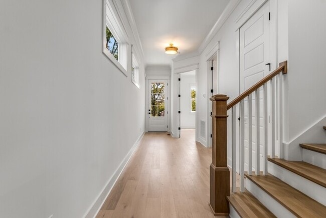 Building Photo - 1408 Lischey Ave